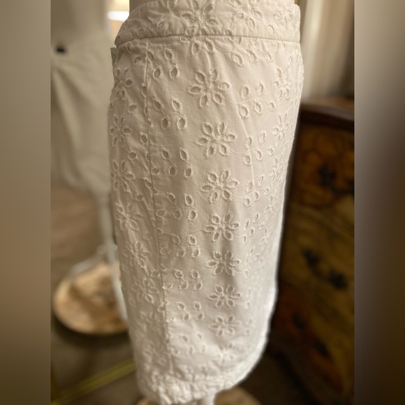 🎉SALE🎉Old Navy 🥰 White Embroidered Skirt - Picture 4 of 11